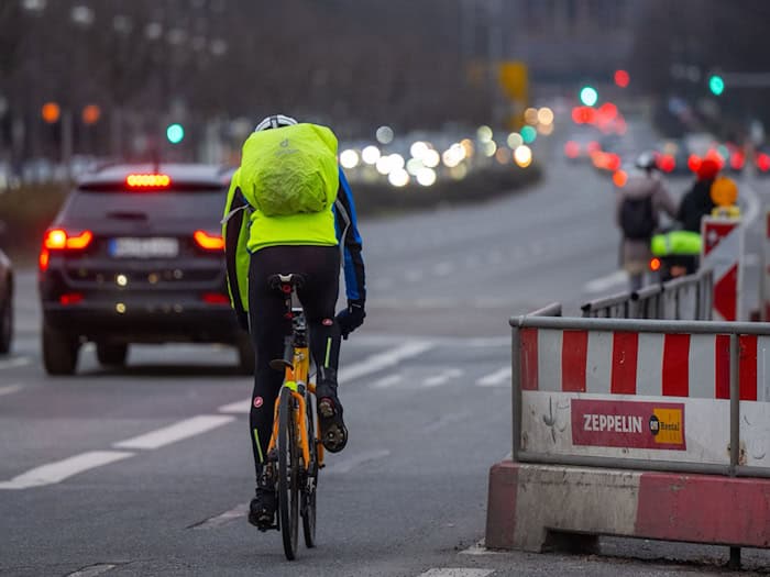 Weniger Radwege, mehr Stau – Verkehrssenat in der Kritik