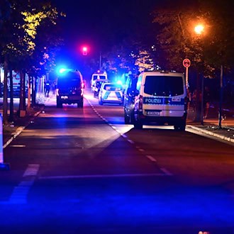 Ein Auto soll in eine Menschenmenge gefahren sein.  / Foto: Fabian Sommer/dpa