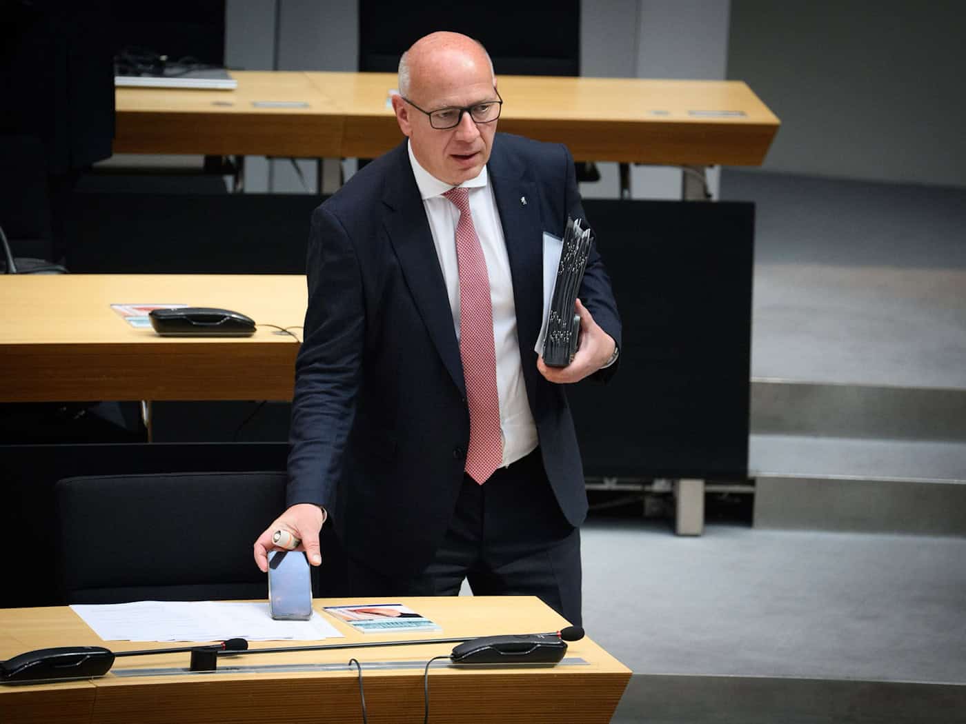 Berlins Regierender Bürgermeister Kai Wegner (CDU) hält die Pläne für richtig, die Vergesellschaftung von Wohnungsunternehmen zu verhindern.  / Foto: Bernd von Jutrczenka/dpa