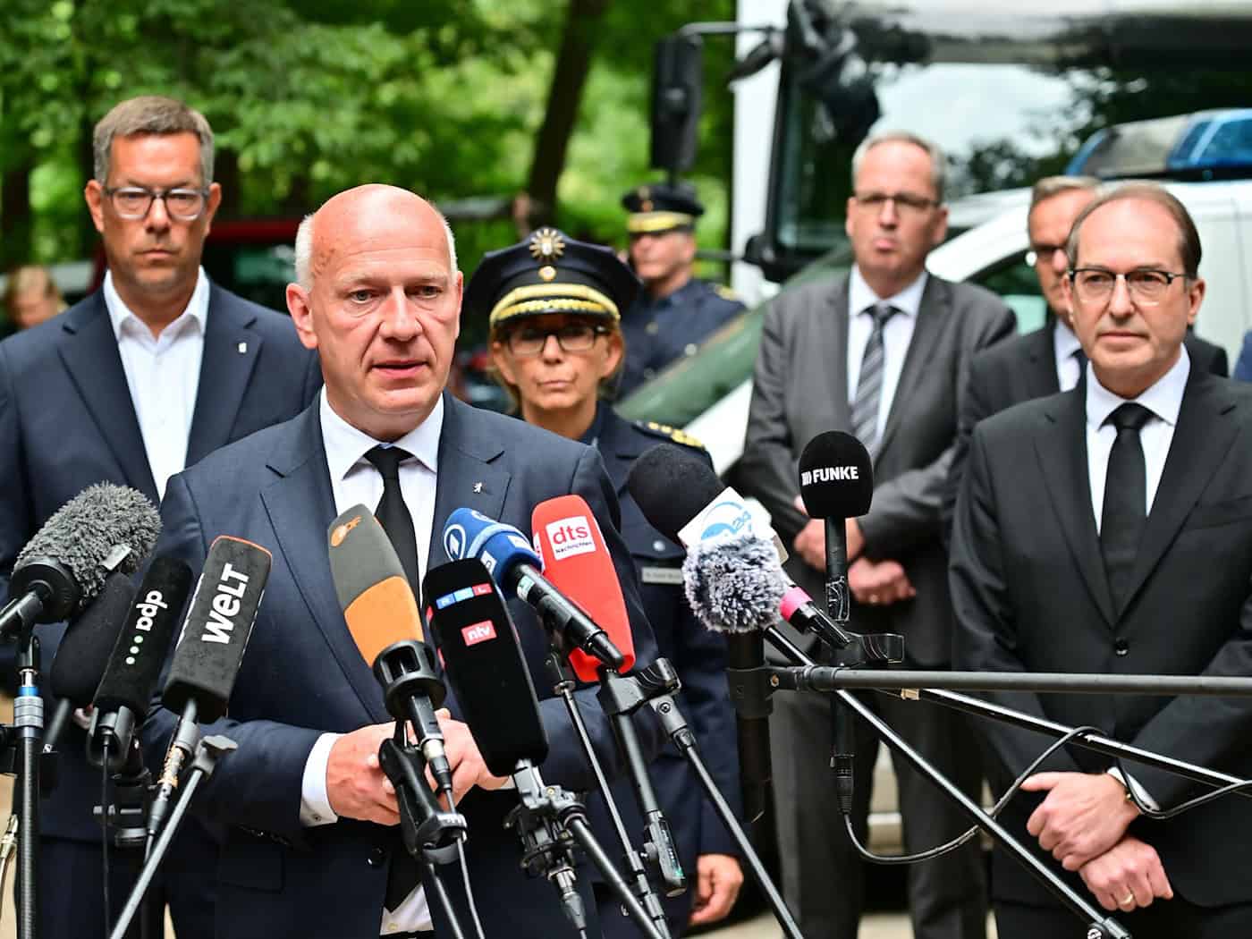 Kai Wegner betont, die Sicherheitsvorkehrungen beim CSD seien gut gewesen.  / Foto: Sebastian Gollnow/dpa