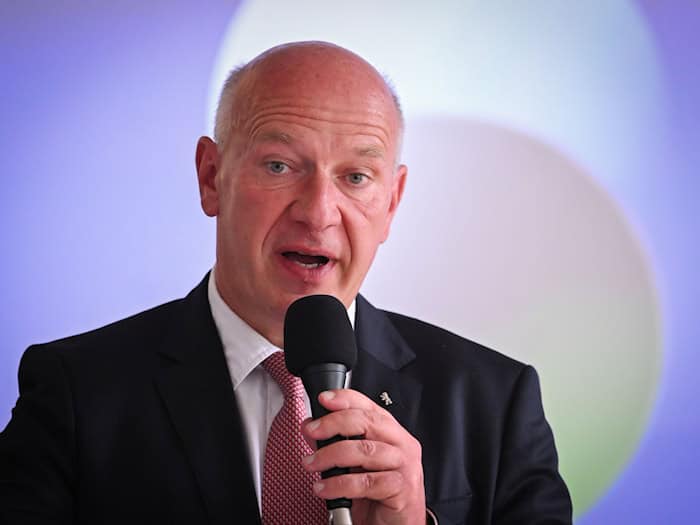 Berlins Regierender Bürgermeister Kai Wegner (CDU) hält nach dem Anschlag vom Wochenende Konsequenzen für notwendig.   / Foto: Soeren Stache/dpa