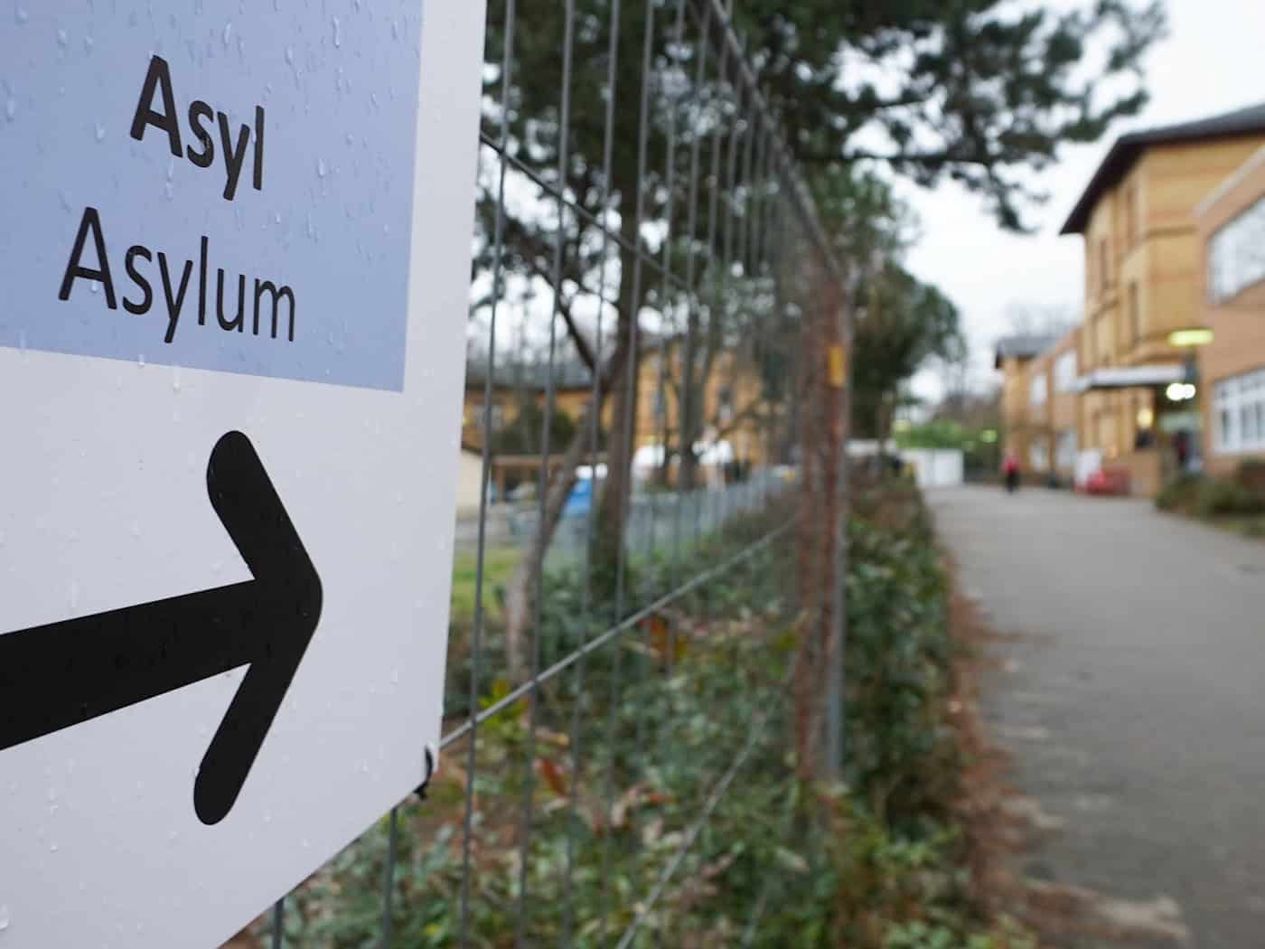 Die Zahl der Asylbewerber und ukrainischen Flüchtlinge ist in Berlin rückläufig. (Symbolbild) / Foto: Jörg Carstensen/dpa