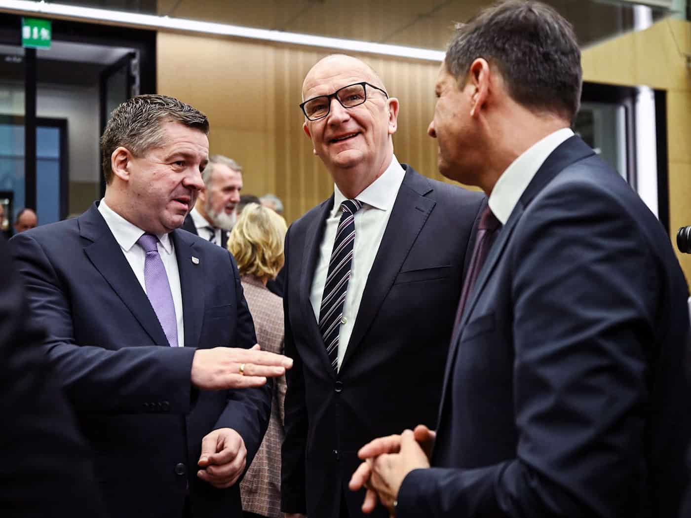 Brandenburgs Ministerpräsident Dietmar Woidke (SPD) hofft für Sachsen-Anhalt nach der Landtagswahl auf eine Regierung ohne AfD. (Archivbild) / Foto: Britta Pedersen/dpa