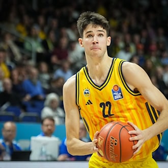 Nachwuchshoffnung Nevio Bennefeld unterschreibt Fünfjahresvertrag bei Alba Berlin