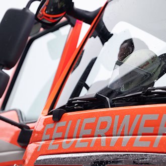Brennender Autotransporter auf A15 - Toter bei Auffahrunfall