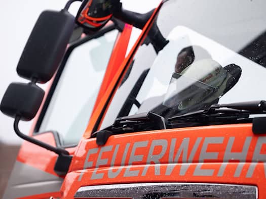 Autotransporter auf Autobahn ausgebrannt