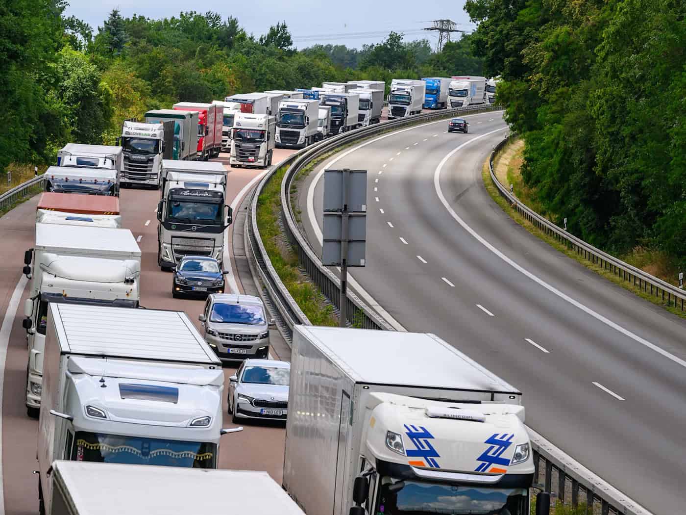 Berlin und Brandenburg lockern Sonntags-Lkw-Fahrverbot wegen Niedrigwasser bis 31. August