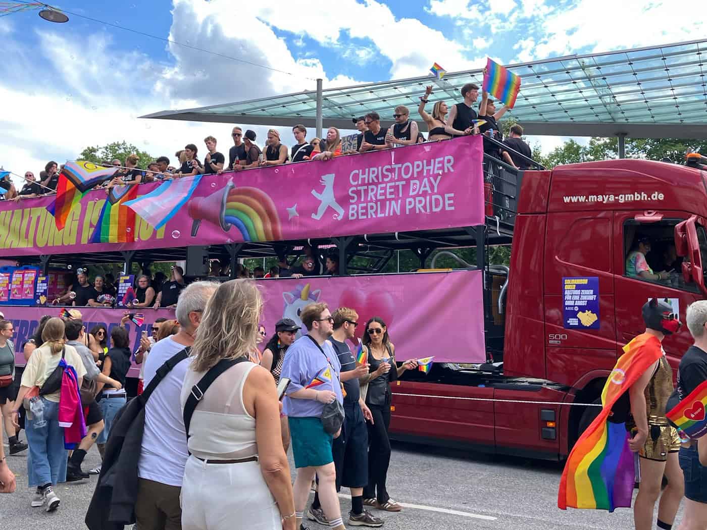 Berliner zeigen beim CSD in Hamburg Präsenz