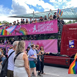 Berliner zeigen beim CSD in Hamburg Präsenz