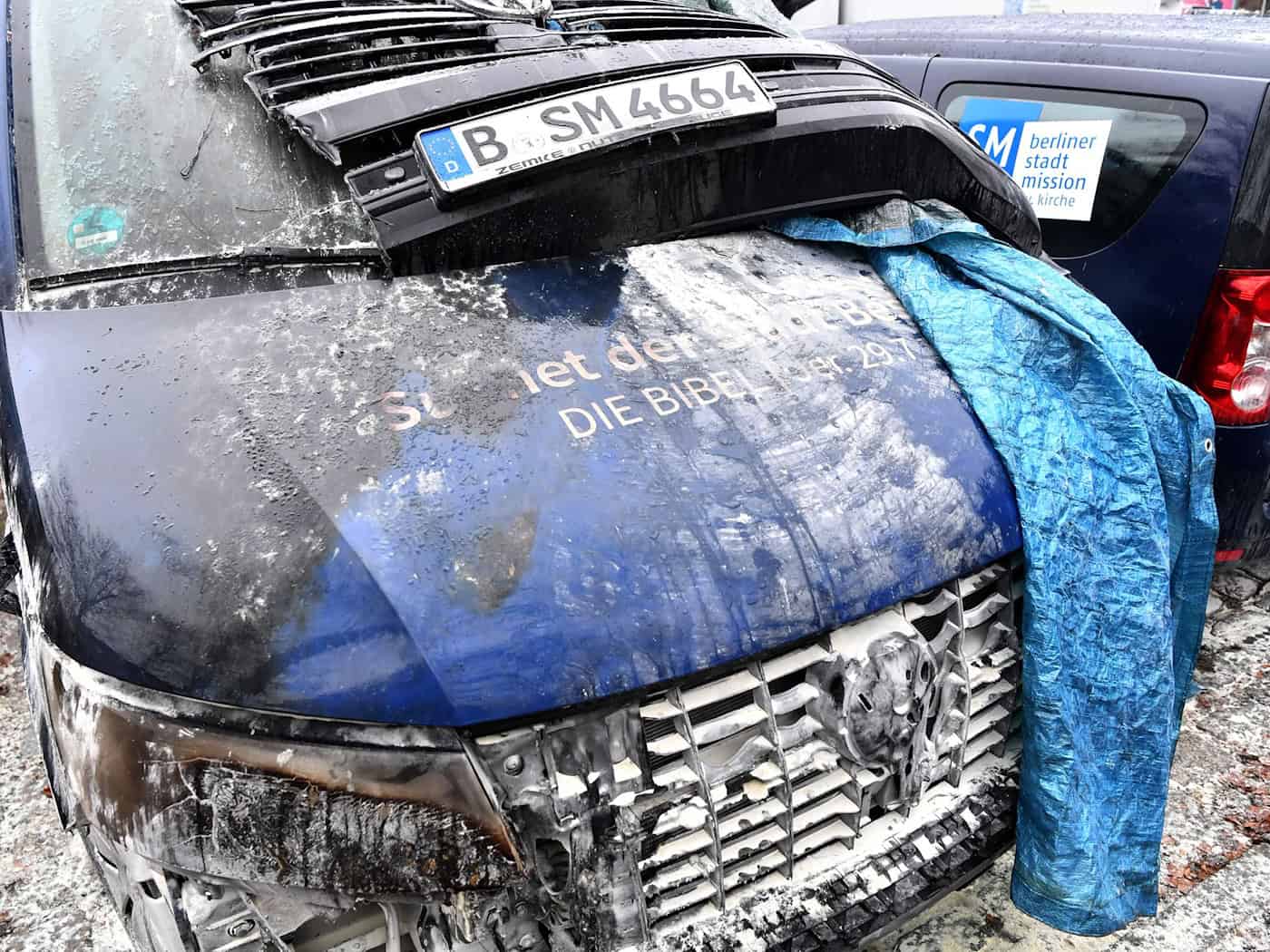Brandstiftung an Kältebus – 43-Jähriger gesteht vor Gericht