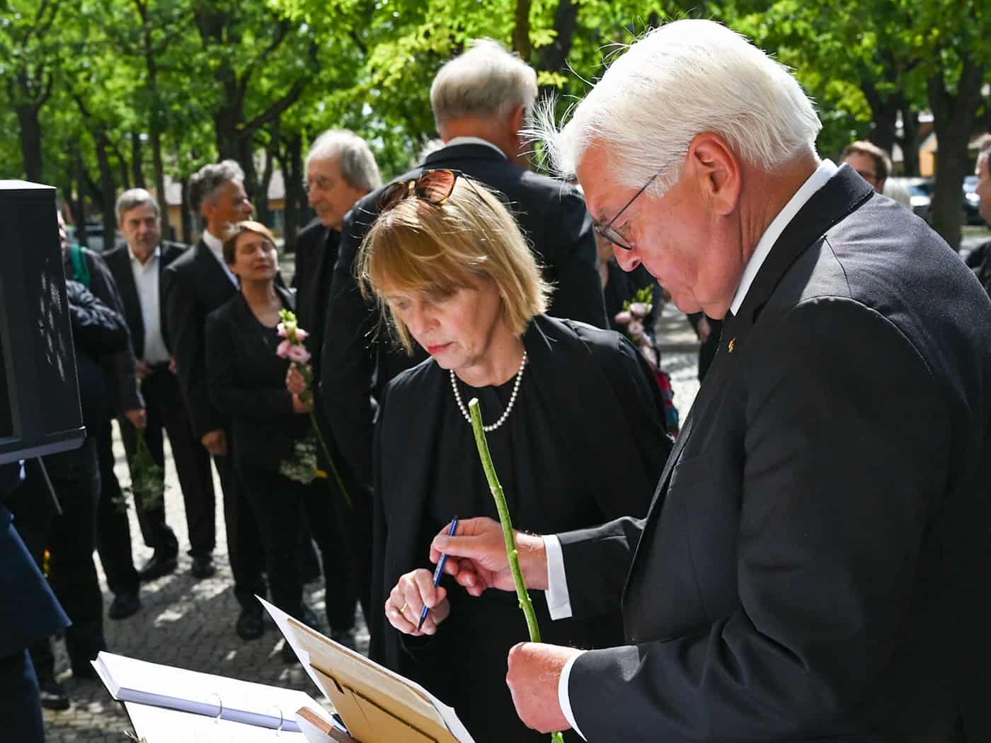 Trauerfeier in Potsdam für früheren Regierungssprecher Uwe-Karsten Heye