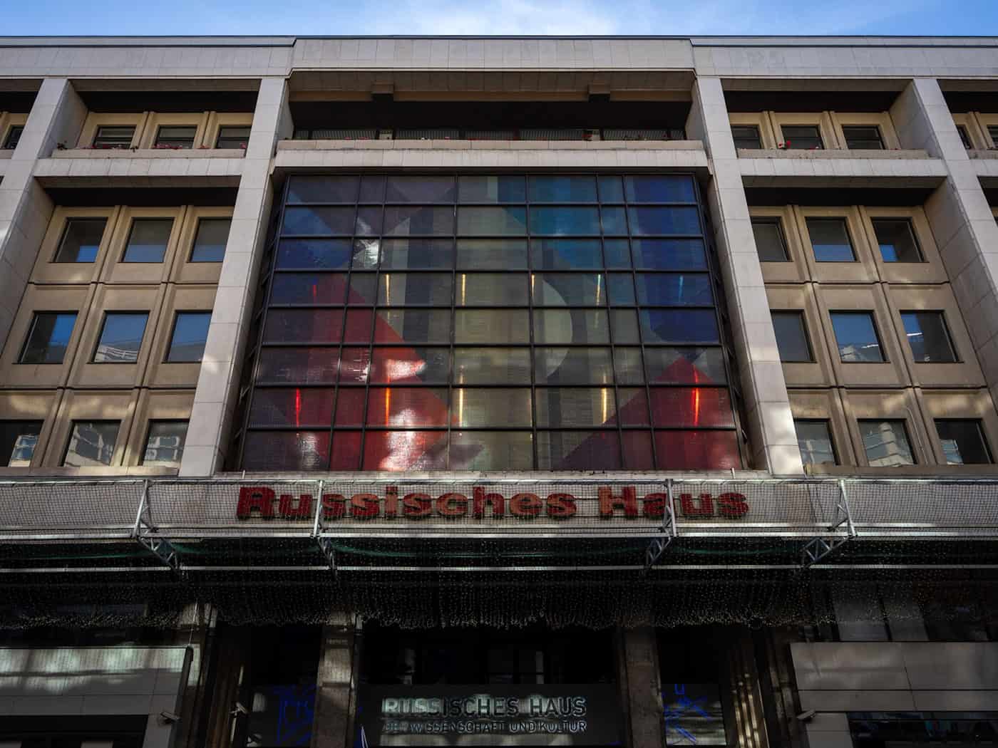 Der Klotz des Anstoßes: Was wird aus dem Russischen Haus?