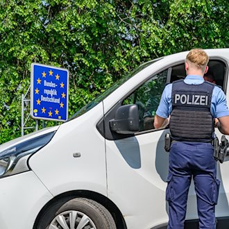 Dobrindt will Grenzkontrollen bis mindestens Mitte März