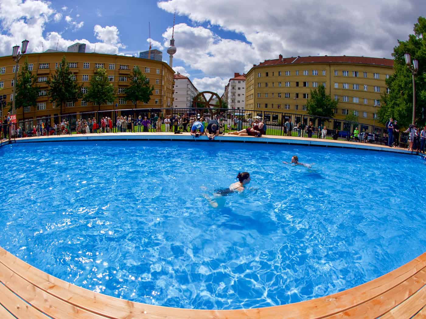 Duschen kaputt – Freibad vor Volksbühne bleibt zwei Tage zu