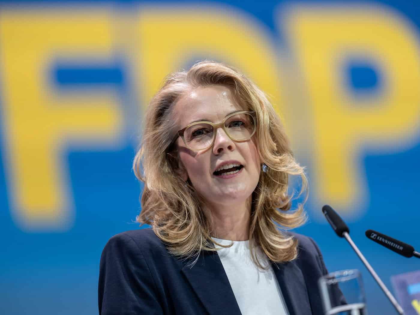 FDP-Vize Teuteberg: Ost-West-Konflikte werden künstlich geschürt