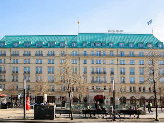 Kritische Gesellschafter gegen Adlon-Verkauf