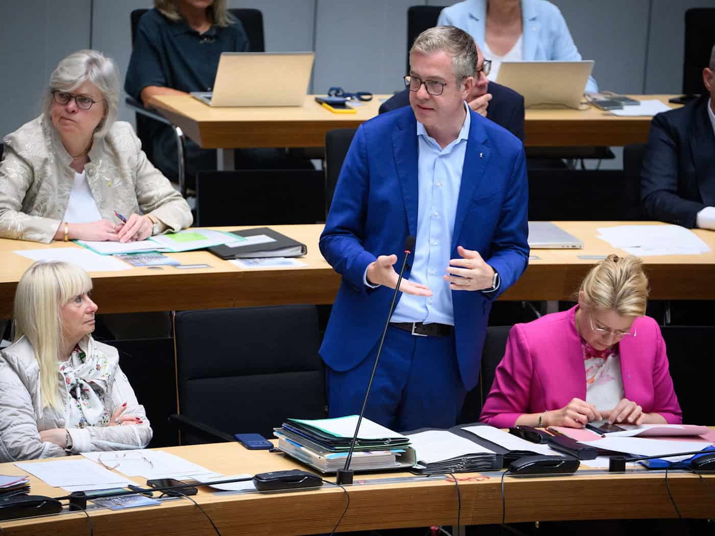 Hunderte Beamte demonstrieren in Berlin – Senat vor Milliardenforderungen wegen Besoldung
