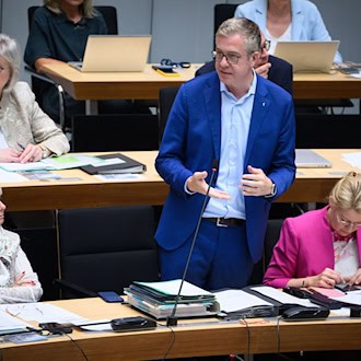 Hunderte Beamte demonstrieren in Berlin – Senat vor Milliardenforderungen wegen Besoldung