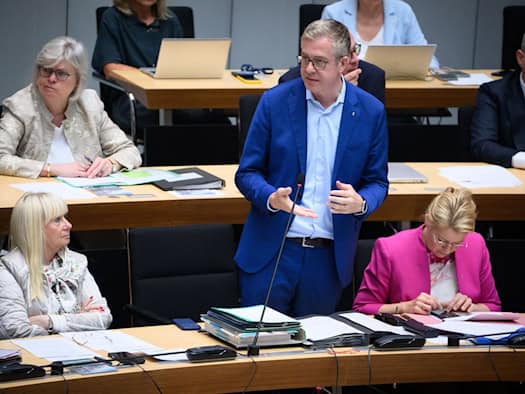Hunderte Beamte demonstrieren in Berlin – Senat vor Milliardenforderungen wegen Besoldung