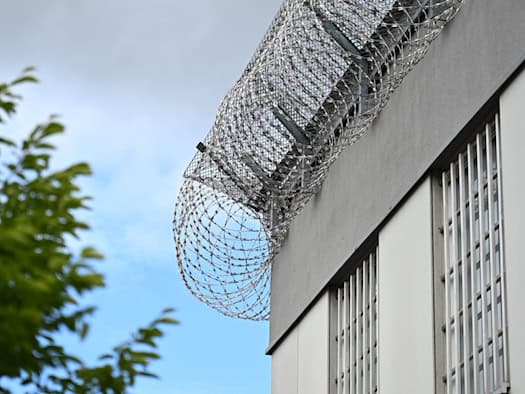 Mehr Geld für Justizmitarbeiter: Minister wirbt um Nachwuchs