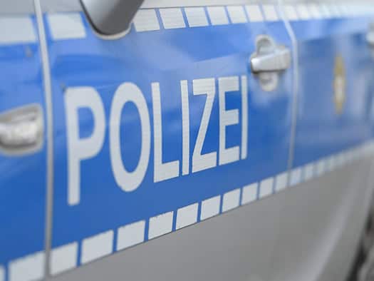 Mit Gullydeckel: Männer brechen in Supermarkt ein