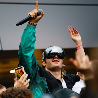 Mit Rapper Ski Aggu: Polizei löst Stream in U-Bahnhof auf