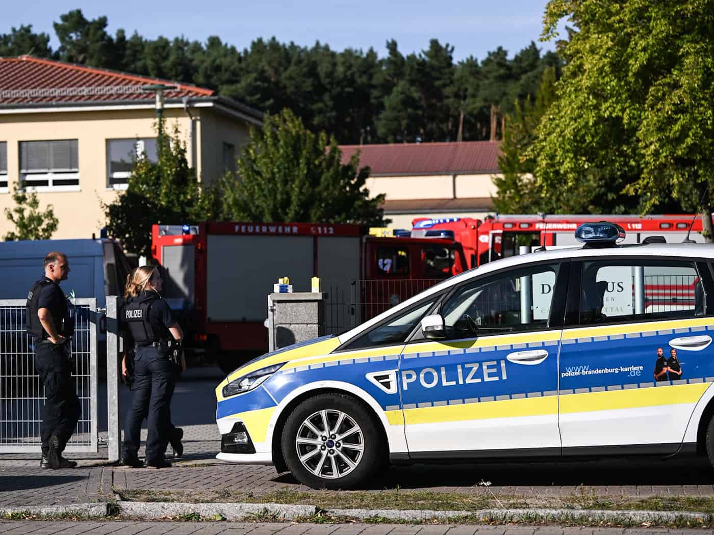 Nach Gewalttat in Schule: Viele Kinder sind noch auf Gelände