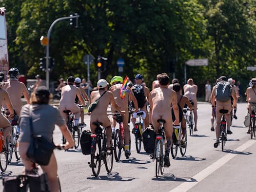 Nackt auf dem Rad durch die Hauptstadt