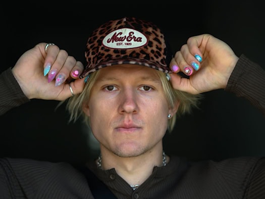 01099-Musiker Paul veröffentlicht Soloalbum „Panzerglas Pop“ und bleibt in Sachsen