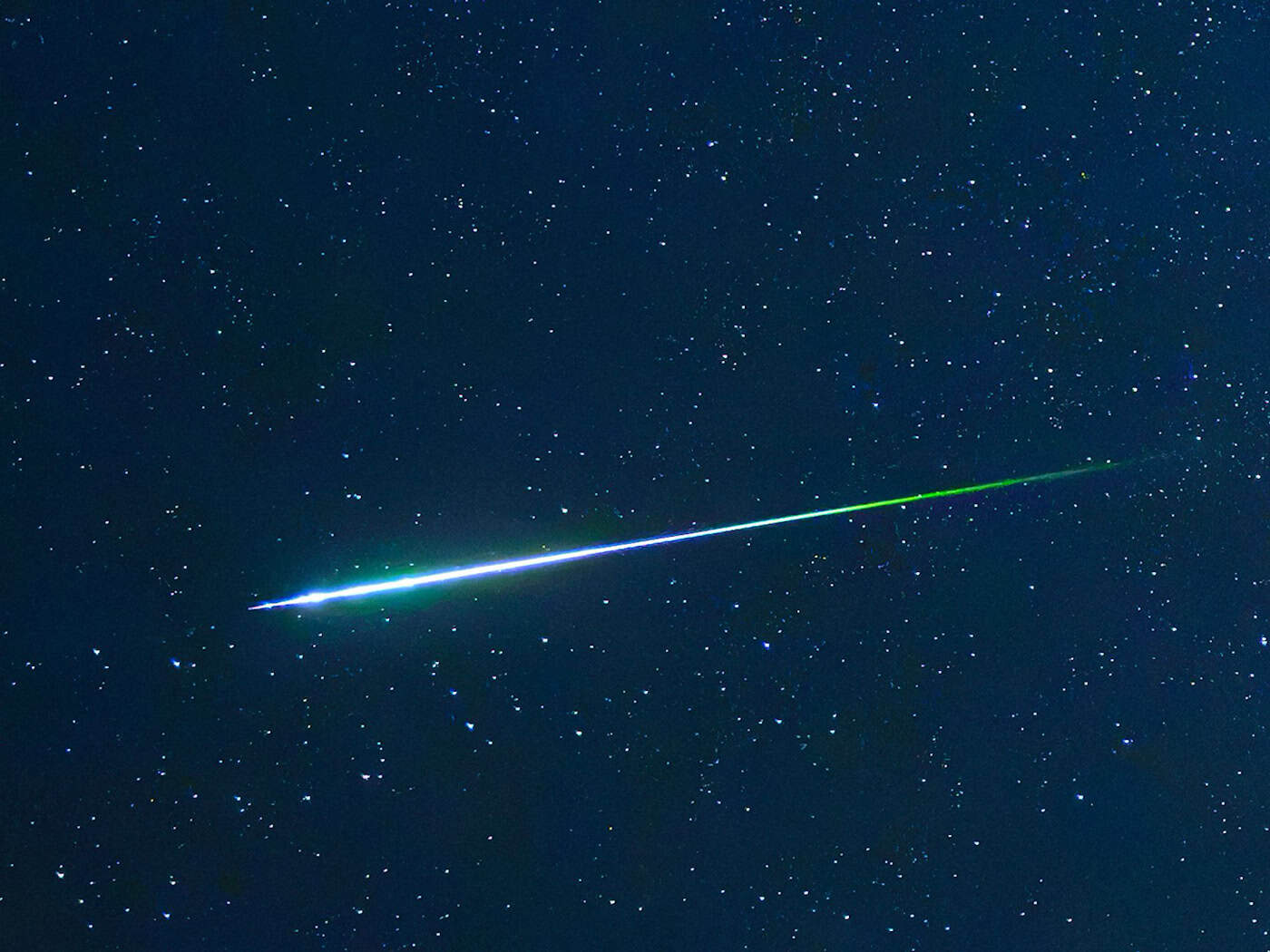Alle schauen in den Himmel - Tausende verfolgen Spektakel