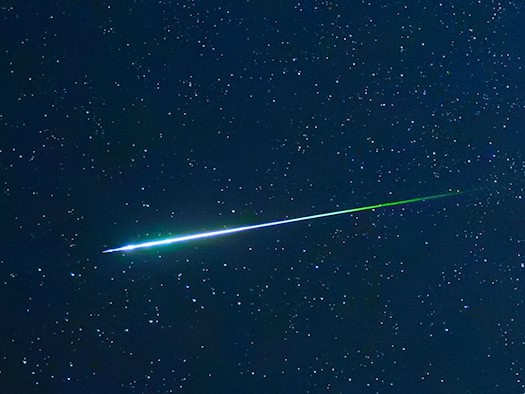 Alle schauen in den Himmel - Tausende verfolgen Spektakel