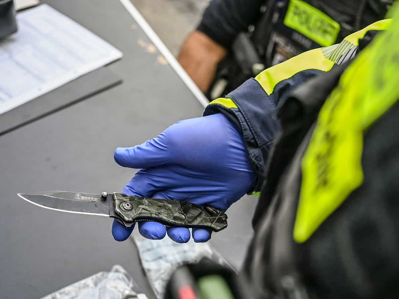 Polizei kontrolliert diese Woche verstärkt Waffen im ÖPNV