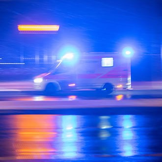 Radfahrer bei Zusammenstoß mit Auto in Berlin verletzt