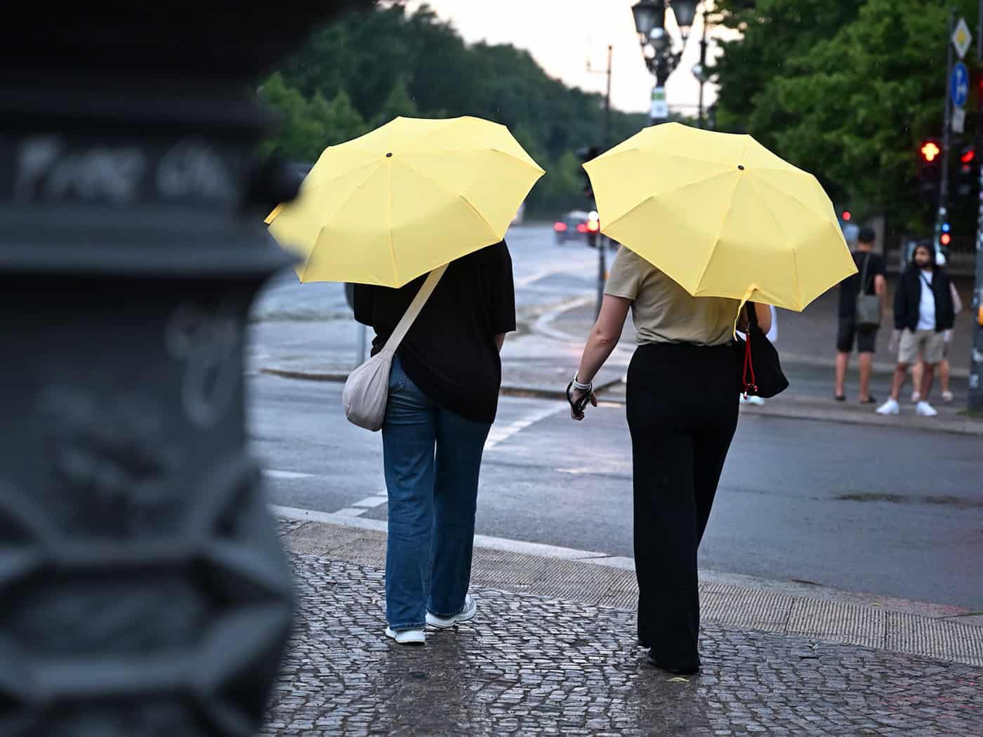 Turbulenter Wochenstart in Berlin und Brandenburg: DWD rechnet mit Gewittern