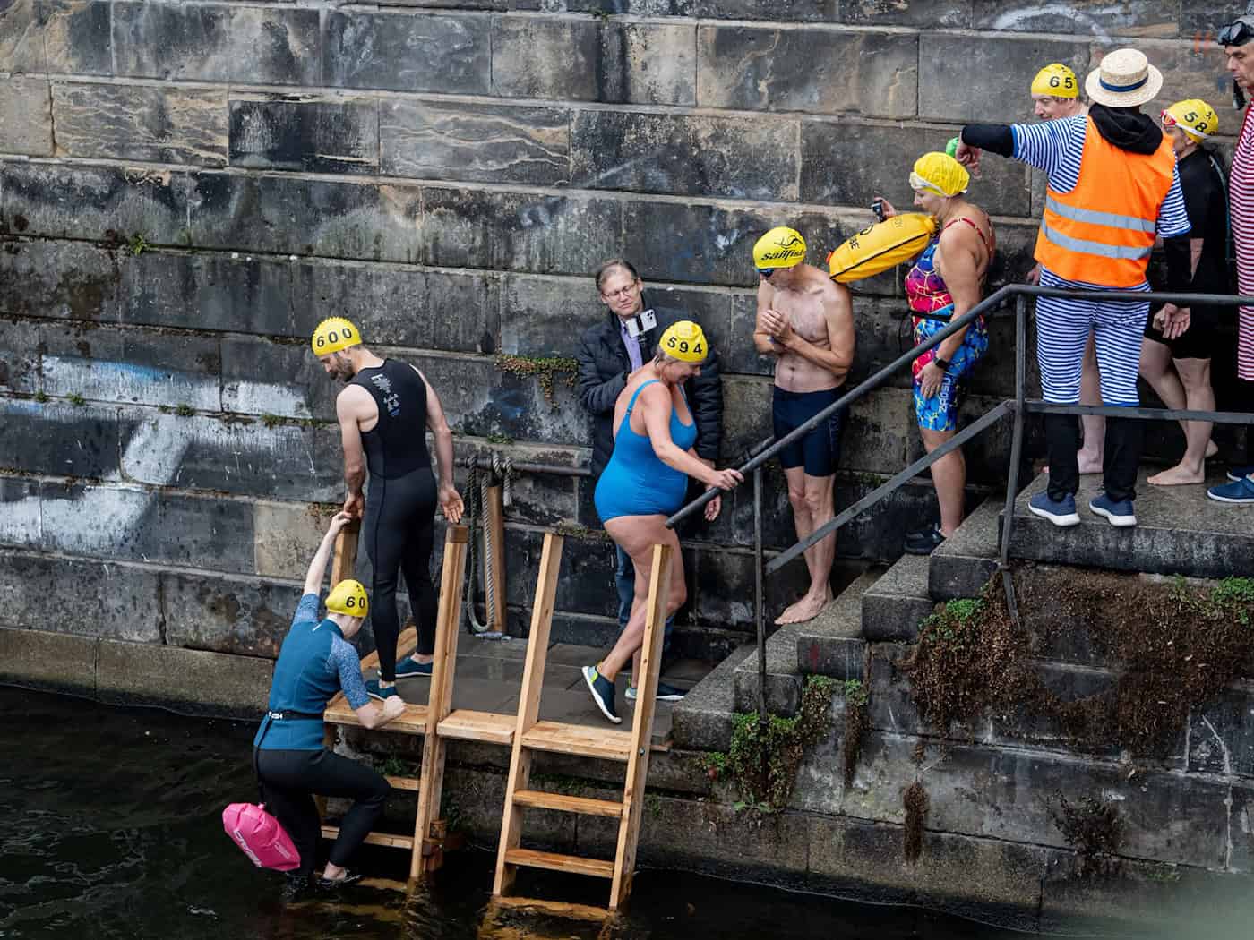 Flussbad plant Schwimm-Demo im Spreekanal in Berlin-Mitte