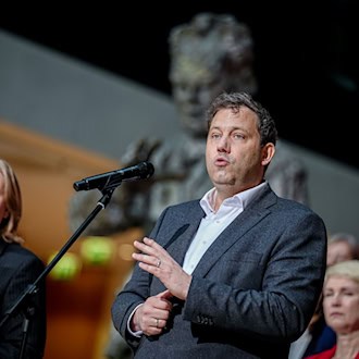 SPD-Ortsverein Berlin-Mariendorf verlangt: Parteiamt oder Ministeramt für Bas und Klingbeil