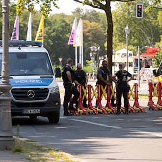 Hitzeschlacht im Techno-Takt: Parade gegen Terrorangst
