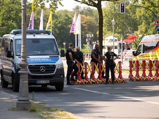 Hitzeschlacht im Techno-Takt: Parade gegen Terrorangst