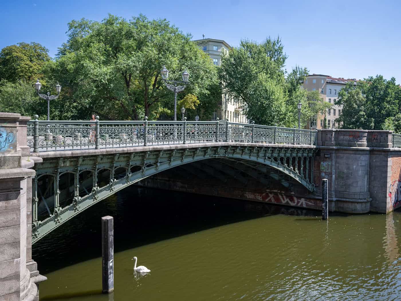 Toter aus Landwehrkanal geborgen