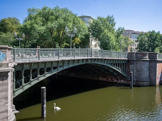 Toter aus Landwehrkanal geborgen