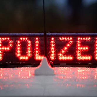Unfall auf der A12 - Frau und Kinder schwer verletzt