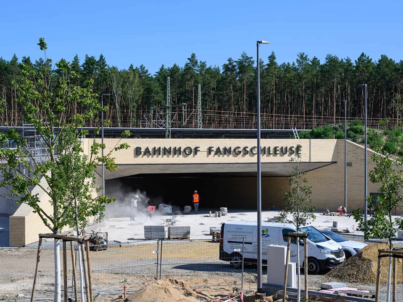 Zug-Ausfälle zum Start: Bahnhof am Tesla-Werk öffnet später