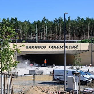 Zug-Ausfälle zum Start: Bahnhof am Tesla-Werk öffnet später