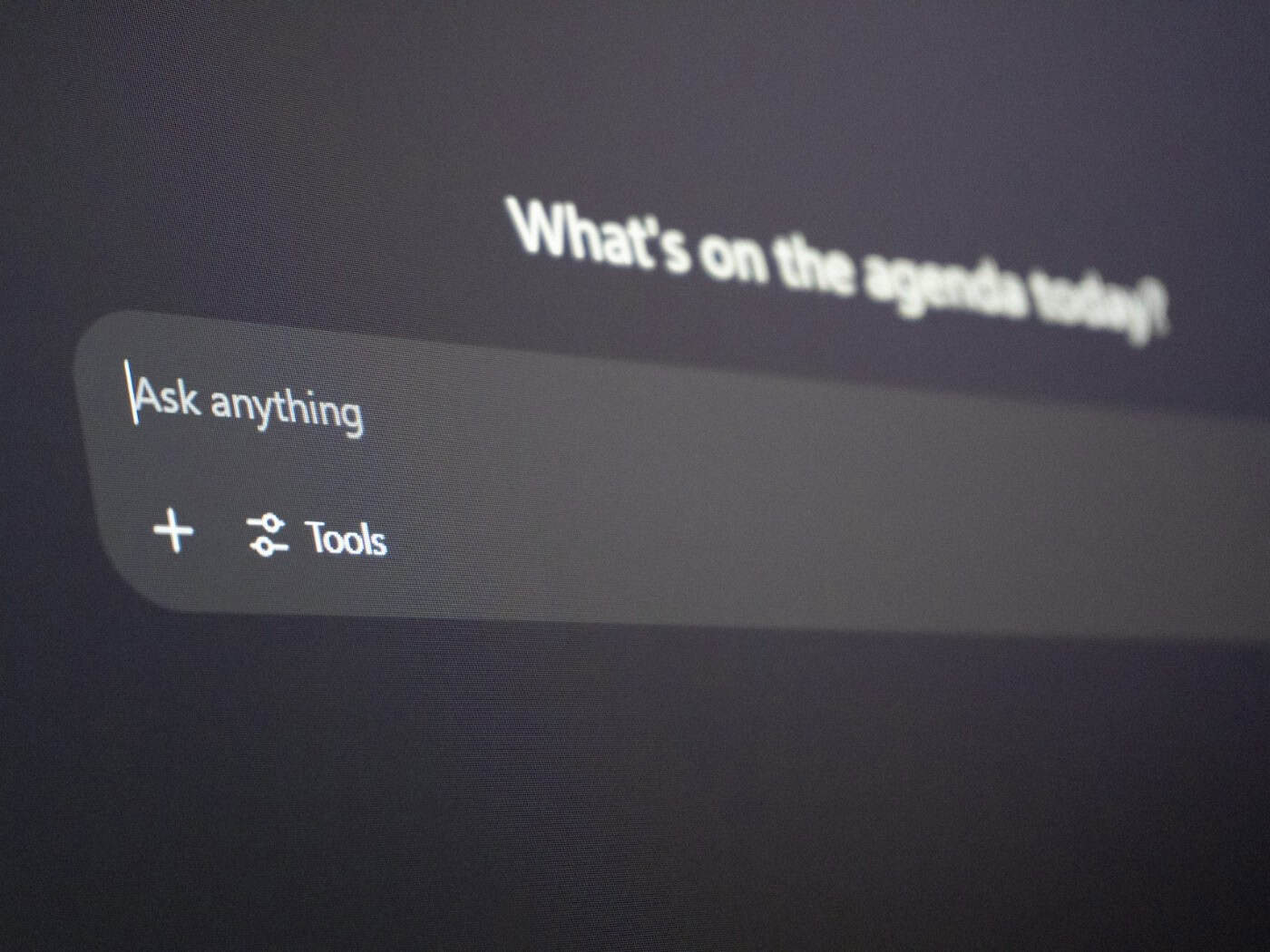 Chat-Interface mit der Frage 'What’s on the agenda today?'
