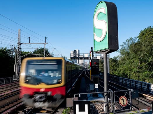 Böschungsbrand in Lichterfelde Süd führt kurzzeitig zu Ersatzverkehr bei S25 und S26
