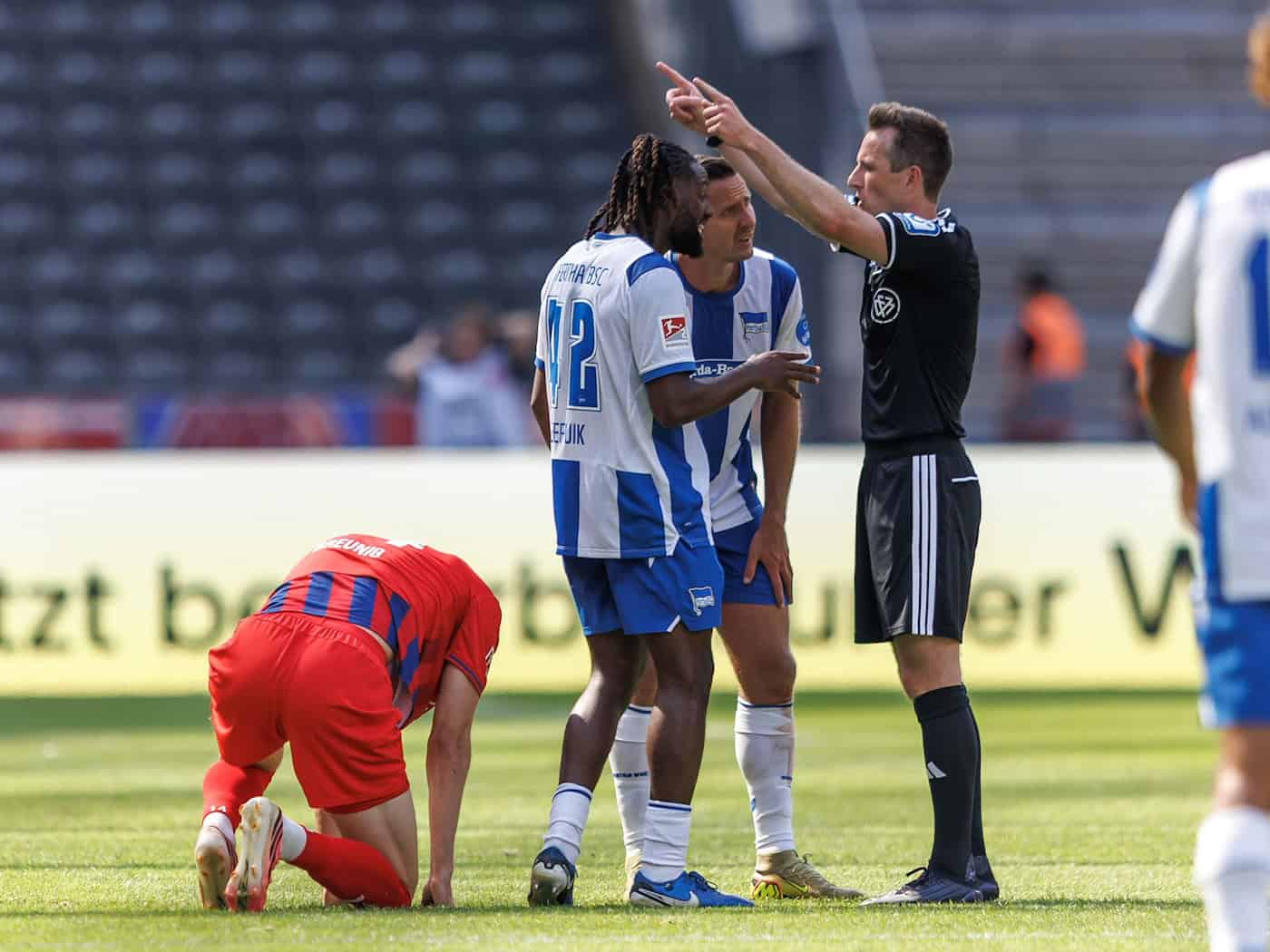 Zwei Spiele Sperre für Herthas Zeefuik nach Platzverweis