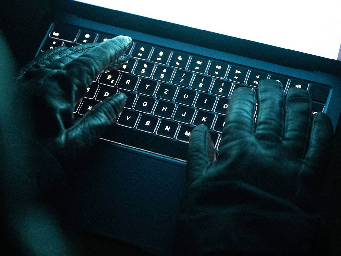71-Jährige verliert Zehntausende Euro an Internetbetrüger