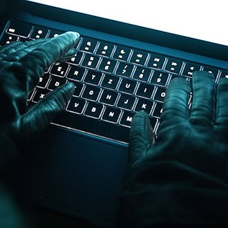 71-Jährige verliert Zehntausende Euro an Internetbetrüger