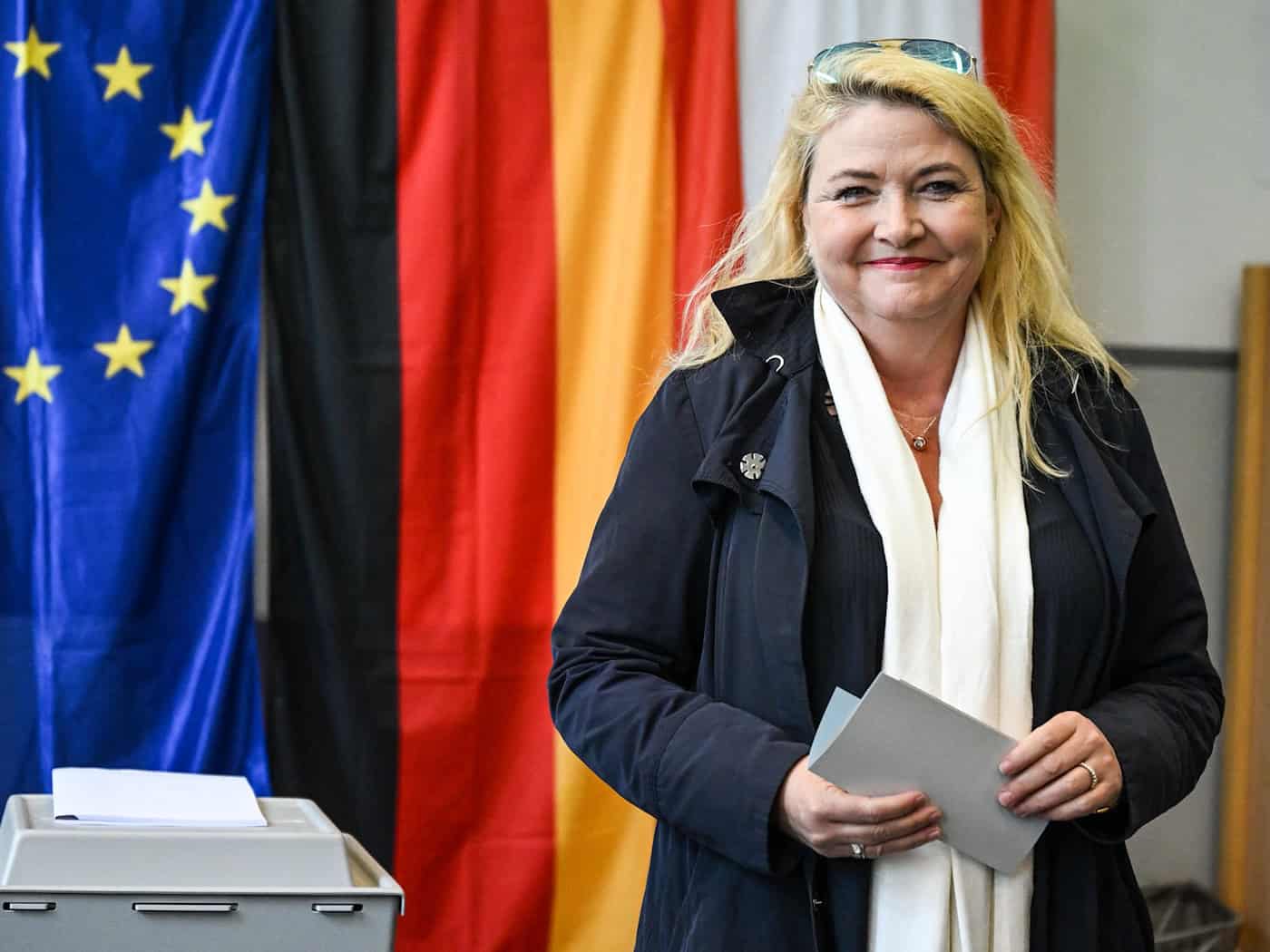 AfD-Spitzenkandidatin Kristin Brinker gibt in Steglitz Stimme zur Abgeordnetenhauswahl ab