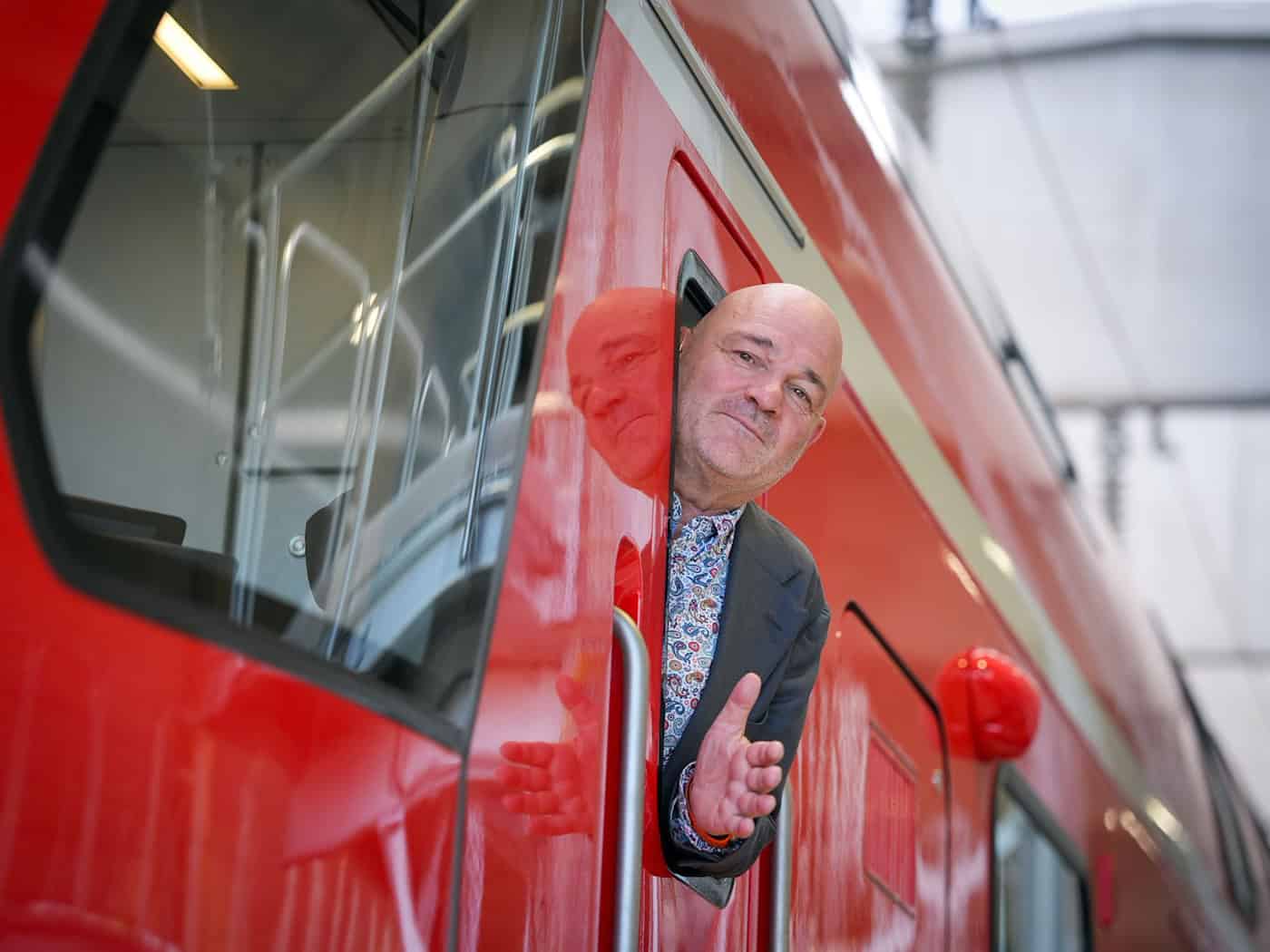 Bahn-Sperrung: Minister will Erleichterungen für Pendler